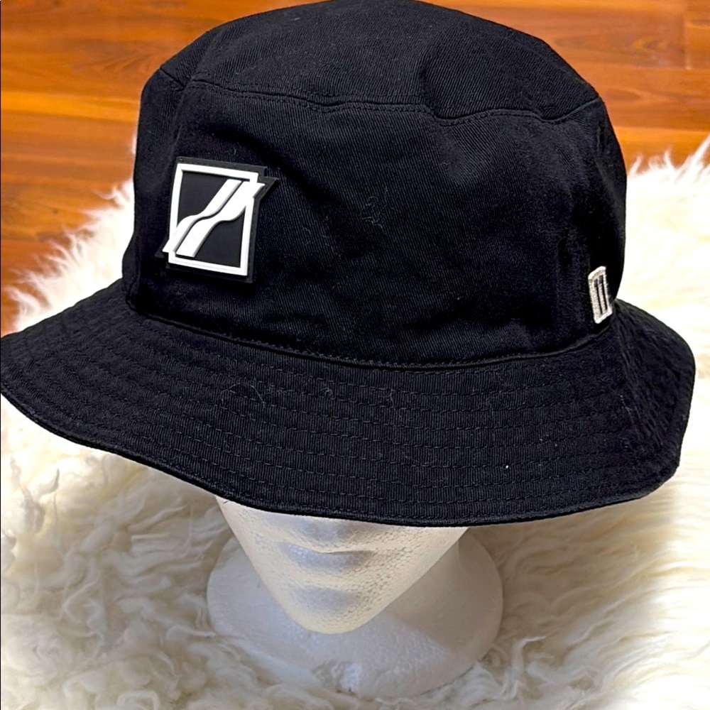 WE11DONE Square - Logo Bucket Hat